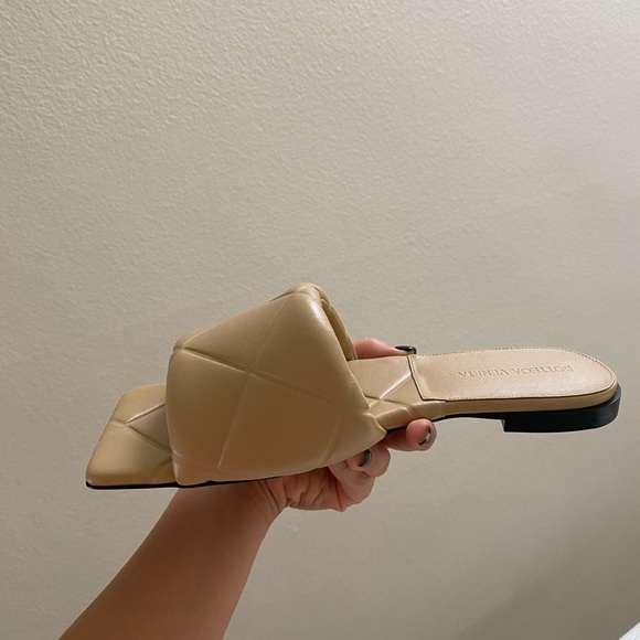 Women Brand new Bottega Veneta sandals. Fits like a size 7.text me for more info!